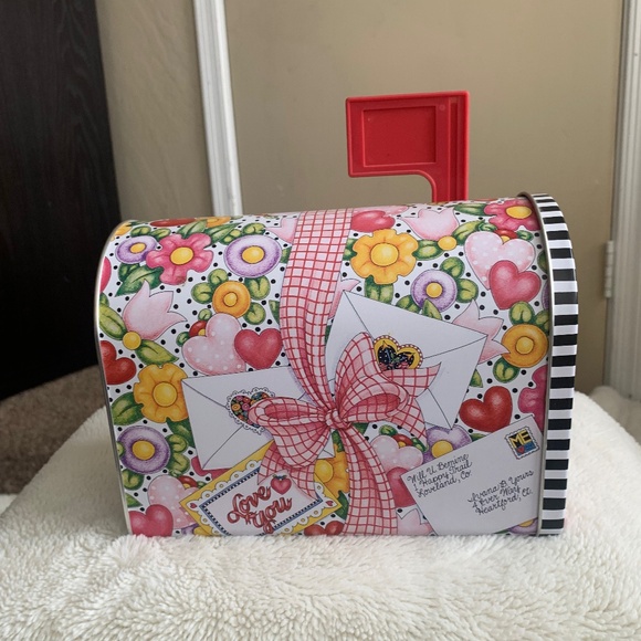 Mary Engelbreit Mailbox Tin with Movable Flag 2001 Michael Co. Flowers Hesrts - Picture 1 of 12